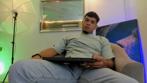 derek online show from November 4, 2025, 12:04 pm