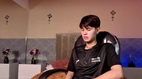 derek_sinn online show from February 11, 2026, 8:25 pm