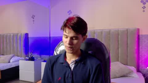 Snapshot of derek_sinn chatting on April 4, 2026, 7:55 pm derek_sinn online show from April 4, 2026, 7:55 pm