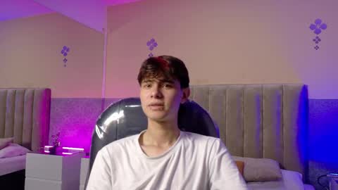 Snapshot of derek_sinn chatting on April 7, 2026, 8:09 pm derek_sinn online show from April 7, 2026, 8:09 pm