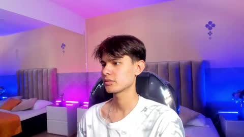 Snapshot of derek_sinn chatting on April 16, 2026, 7:58 pm derek_sinn online show from April 16, 2026, 7:58 pm