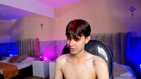 Snapshot of derek_sinn chatting on April 17, 2026, 8:34 pm derek_sinn online show from April 17, 2026, 8:34 pm
