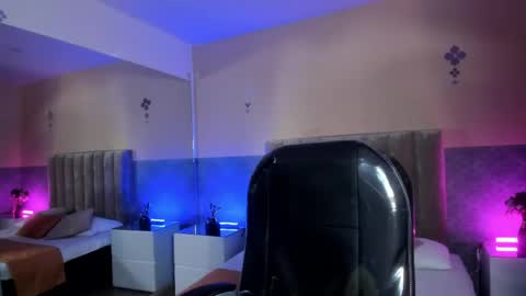 Snapshot of derek_sinn chatting on April 22, 2026, 8:32 pm derek_sinn online show from April 22, 2026, 8:32 pm