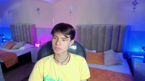 Snapshot of derek_sinn chatting on April 25, 2026, 9:23 pm derek_sinn online show from April 25, 2026, 9:23 pm