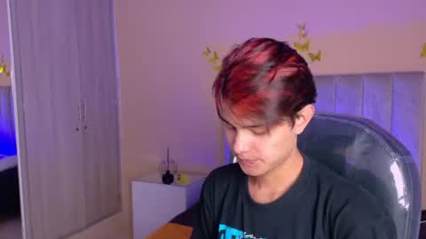 Snapshot of derek_sinn chatting on July 1, 2026, 4:36 am derek_sinn online show from July 1, 2026, 4:36 am