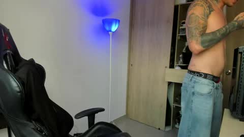 Snapshot of derekmuller11 chatting on May 15, 2026, 9:00 pm derekmuller11 online show from May 15, 2026, 9:00 pm