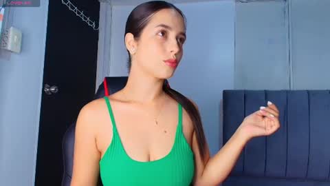 Snapshot of derly_cuervo703031 chatting on July 17, 2026, 7:19 pm derly_cuervo703031 online show from July 17, 2026, 7:19 pm