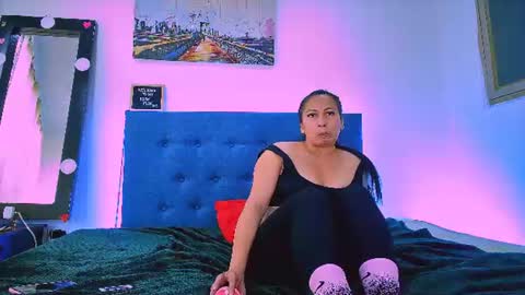 Snapshot of derly_milf chatting on July 23, 2026, 9:02 pm derly_milf online show from July 23, 2026, 9:02 pm