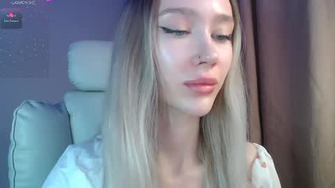 Snapshot of des_ch chatting on April 27, 2026, 5:00 pm Ari online show from April 27, 2026, 5:00 pm