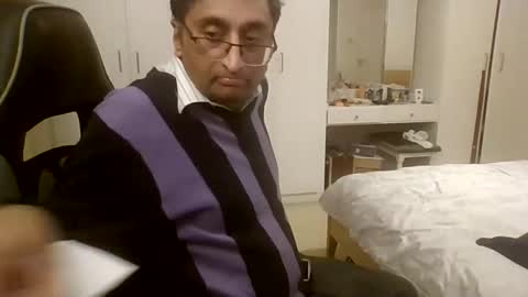 desiboi9 online show from October 25, 2025, 12:18 am