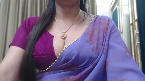 Snapshot of desimaisa130 chatting on December 11, 2024, 5:04 pm Maisa online show from December 11, 2024, 5:04 pm