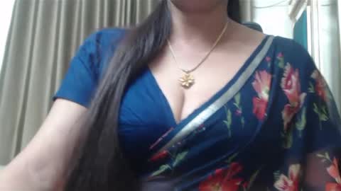 Snapshot of desimaisa130 chatting on December 18, 2024, 8:14 pm Maisa online show from December 18, 2024, 8:14 pm