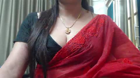 Snapshot of desimaisa130 chatting on December 29, 2024, 8:15 pm Maisa online show from December 29, 2024, 8:15 pm