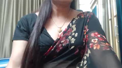 Snapshot of desimaisa130 chatting on January 13, 2025, 8:04 pm Maisa online show from January 13, 2025, 8:04 pm