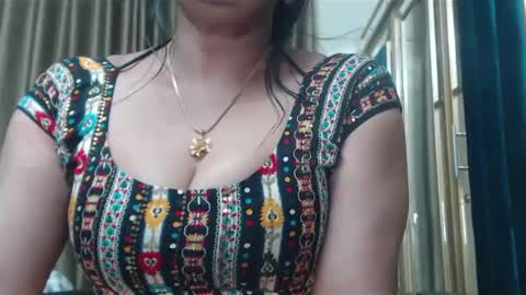 Snapshot of desimaisa130 chatting on January 27, 2025, 5:48 pm Maisa online show from January 27, 2025, 5:48 pm