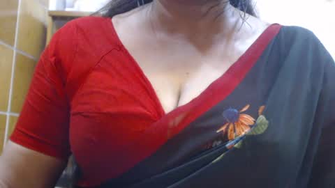 Snapshot of desimaisa130 chatting on July 4, 2026, 5:52 pm Maisa online show from July 4, 2026, 5:52 pm