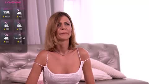 Snapshot of desiredmia_ chatting on July 21, 2026, 6:05 am Mia online show from July 21, 2026, 6:05 am