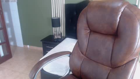 Snapshot of desiring__angel chatting on December 23, 2024, 11:36 am Desiring Angel online show from December 23, 2024, 11:36 am