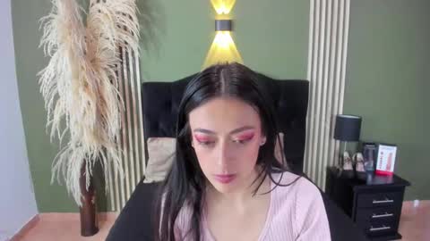 Snapshot of desiring__angel chatting on February 25, 2025, 1:30 am Desiring Angel online show from February 25, 2025, 1:30 am