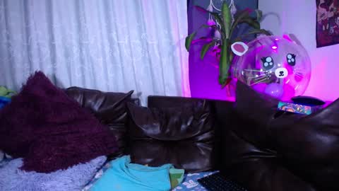 Independent model online show from January 2, 2025, 4:52 am