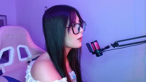 Snapshot of destinya_ chatting on June 3, 2026, 11:24 am destinya_ online show from June 3, 2026, 11:24 am