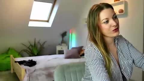 Snapshot of dettyblondie chatting on January 22, 2025, 12:49 pm DettyBlondie online show from January 22, 2025, 12:49 pm