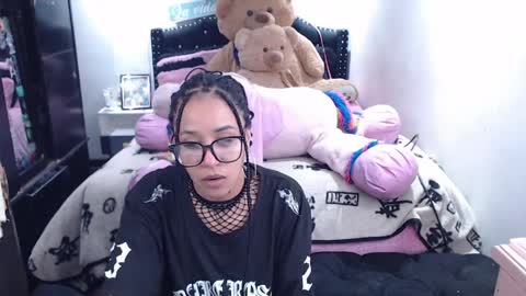 Snapshot of devi_black_13_ chatting on April 5, 2026, 12:30 am devi_black_13_ online show from April 5, 2026, 12:30 am