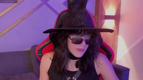 Snapshot of devils_cry_ chatting on October 6, 2025, 3:59 am Alex online show from October 6, 2025, 3:59 am
