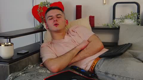 devin_ho online show from February 7, 2025, 8:42 pm