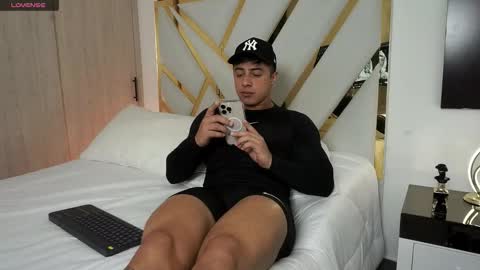 Snapshot of devin_hunter chatting on February 21, 2026, 7:59 pm Devin Hunter online show from February 21, 2026, 7:59 pm