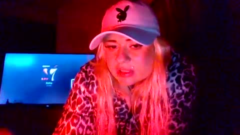 devonhot28 online show from June 19, 2026, 9:29 pm