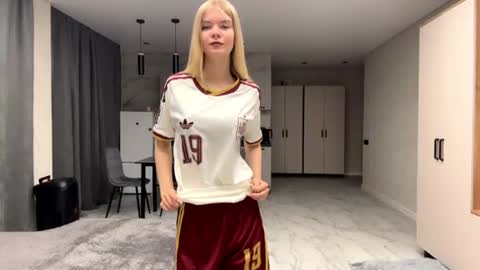 dewdropdoll online show from July 18, 2026, 8:01 pm