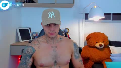 JULIAN online show from February 15, 2025, 11:36 pm