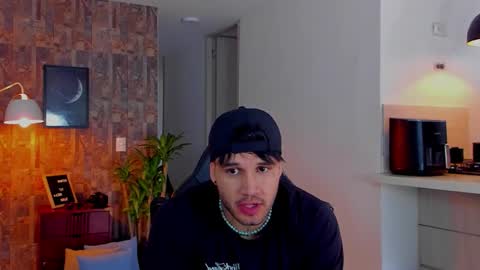 JULIAN online show from November 25, 2025, 7:03 pm