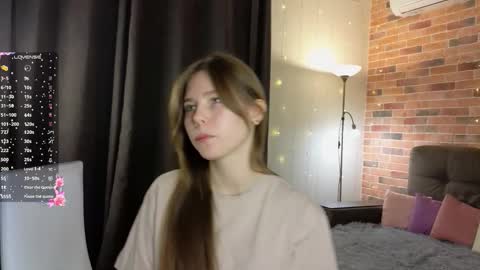 Kira online show from November 18, 2025, 5:06 pm