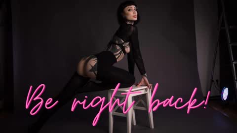 dgtlgrl online show from November 20, 2025, 3:45 pm