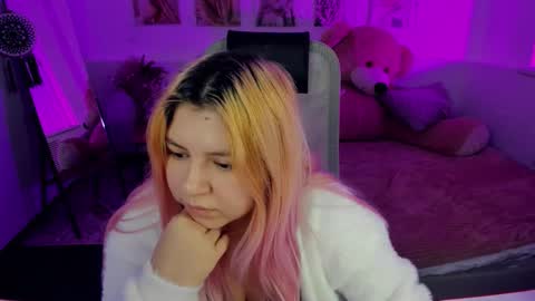 Snapshot of diaangell chatting on February 15, 2026, 7:21 pm Dia online show from February 15, 2026, 7:21 pm