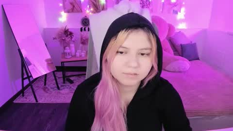 Snapshot of diaangell chatting on March 8, 2026, 7:39 pm Dia online show from March 8, 2026, 7:39 pm