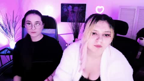 Snapshot of diaangell chatting on April 3, 2026, 8:40 pm Dia online show from April 3, 2026, 8:40 pm