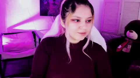 Snapshot of diaangell chatting on April 4, 2026, 8:06 pm Dia online show from April 4, 2026, 8:06 pm