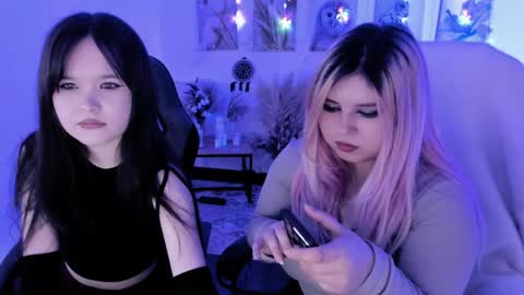 Snapshot of diaangell chatting on April 8, 2026, 8:42 pm Dia online show from April 8, 2026, 8:42 pm