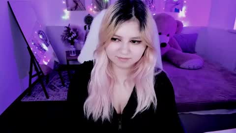 Snapshot of diaangell chatting on April 11, 2026, 7:29 pm Dia online show from April 11, 2026, 7:29 pm