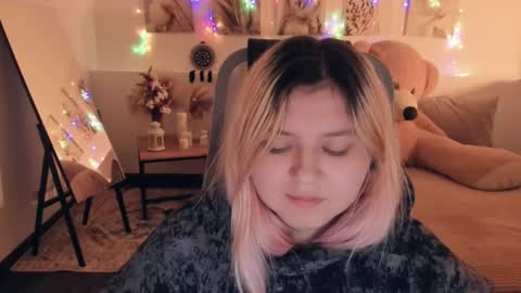 Snapshot of diaangell chatting on April 14, 2026, 8:48 pm Dia online show from April 14, 2026, 8:48 pm