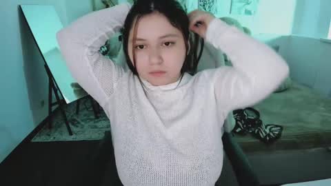 Snapshot of diaangell chatting on April 18, 2026, 10:43 pm Dia online show from April 18, 2026, 10:43 pm