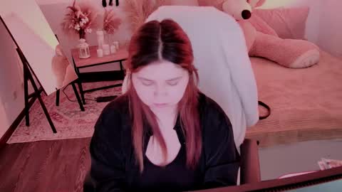 Snapshot of diaangell chatting on April 20, 2026, 8:43 pm Dia online show from April 20, 2026, 8:43 pm