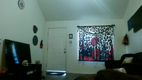 Snapshot of diamondmonroexo chatting on October 6, 2025, 5:10 pm DiamondMonroeXo online show from October 6, 2025, 5:10 pm