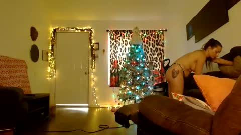 Snapshot of diamondmonroexo chatting on December 1, 2025, 6:13 pm DiamondMonroeXo online show from December 1, 2025, 6:13 pm