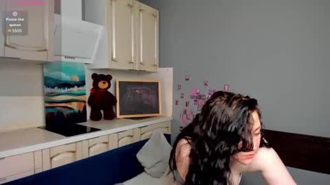 Snapshot of diana_charon chatting on October 21, 2025, 1:28 am Diana online show from October 21, 2025, 1:28 am