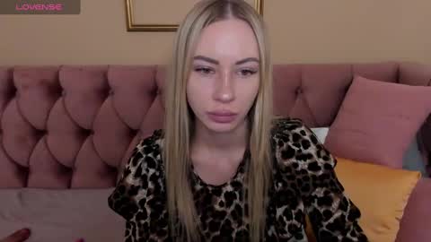 Snapshot of diana_garrett chatting on February 23, 2025, 1:35 am Diana  online show from February 23, 2025, 1:35 am