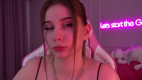 Snapshot of dianabecker chatting on February 1, 2025, 5:07 am Diana online show from February 1, 2025, 5:07 am